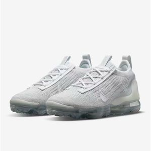 Nike Air Vapormax 2021’s + Size 6.5 Women’s + Color: White